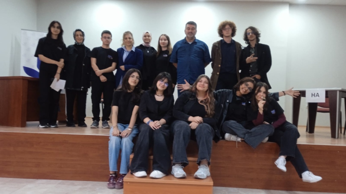 OKULUMUZ MÜNAZARA KULÜBÜ ÖĞRENCİLERİ İLK GÖSTERİ MAÇINI YAPTI
